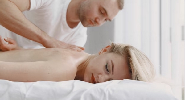 massage by male masseur