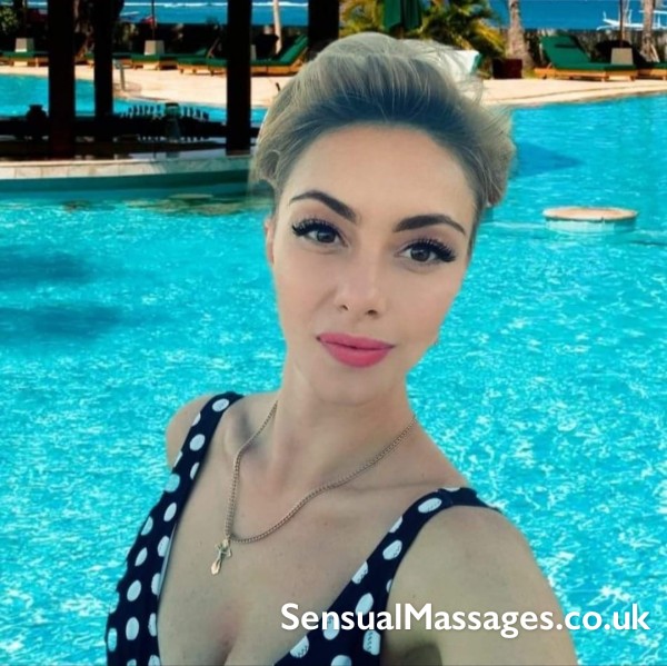 Gorgeous Masseuse Sarah In Old St