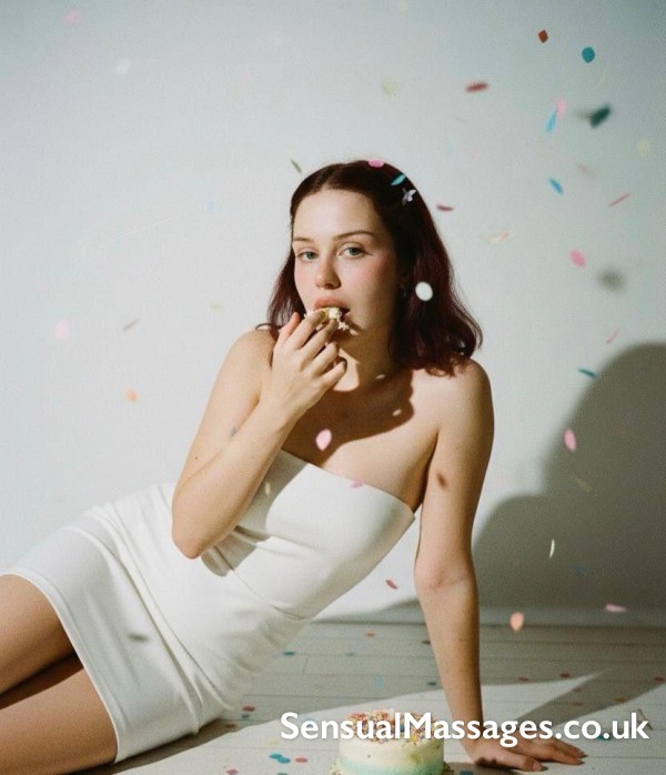 Roxy-b2b And Tantric Massage For Men In Croydon