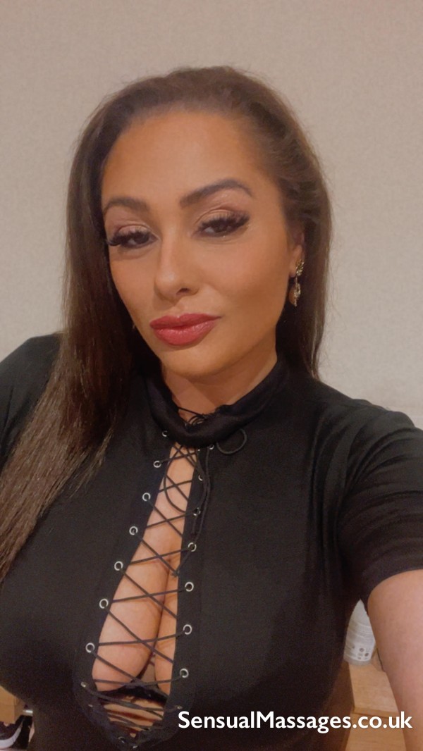 Special Offer***voluptuous Brunette With Magic Hands For Nuru Session