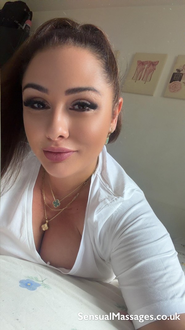 Special Offer*natural Very Busty Brunette With Magic Hands For Nuru Tie&tease And Tantric Session