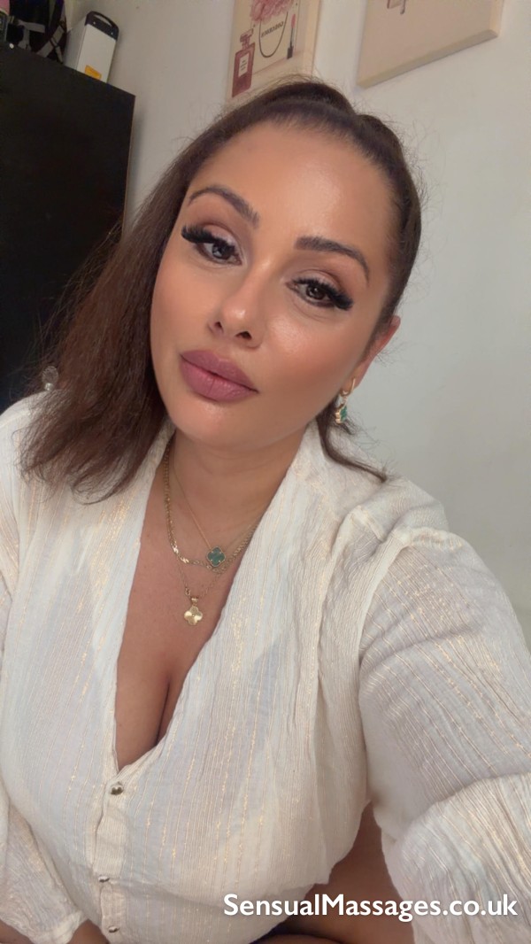 Special Offer*natural Very Busty Brunette With Magic Hands For Nuru Tie&tease And Tantric Session