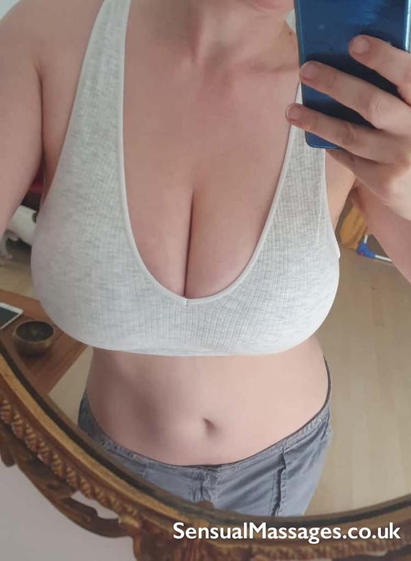 French Masseuse For Tantric Experience In London - Hackney