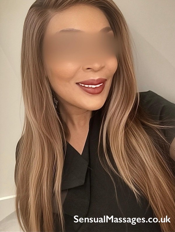 Sensual & Relaxing Massages In London -  Busty Daniella's Gifted Hands