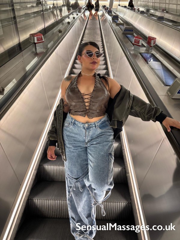 Katie: Columbian Escort Now In The Uk - London