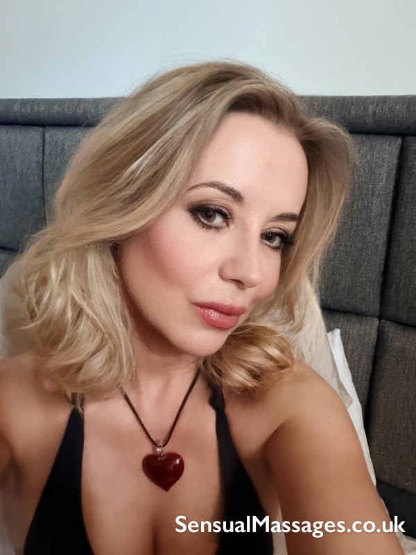 Blonde Hot Blooded Woman To Spend Relaxing Times With - Happy Massages, Company & Escort Services