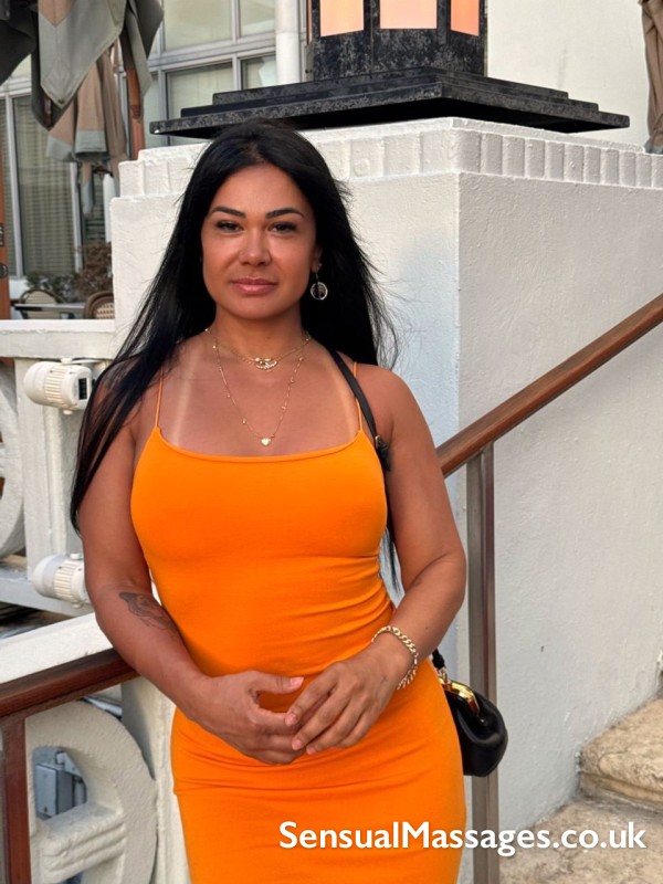 Full Body Luxe Massage In London By Latina ✨