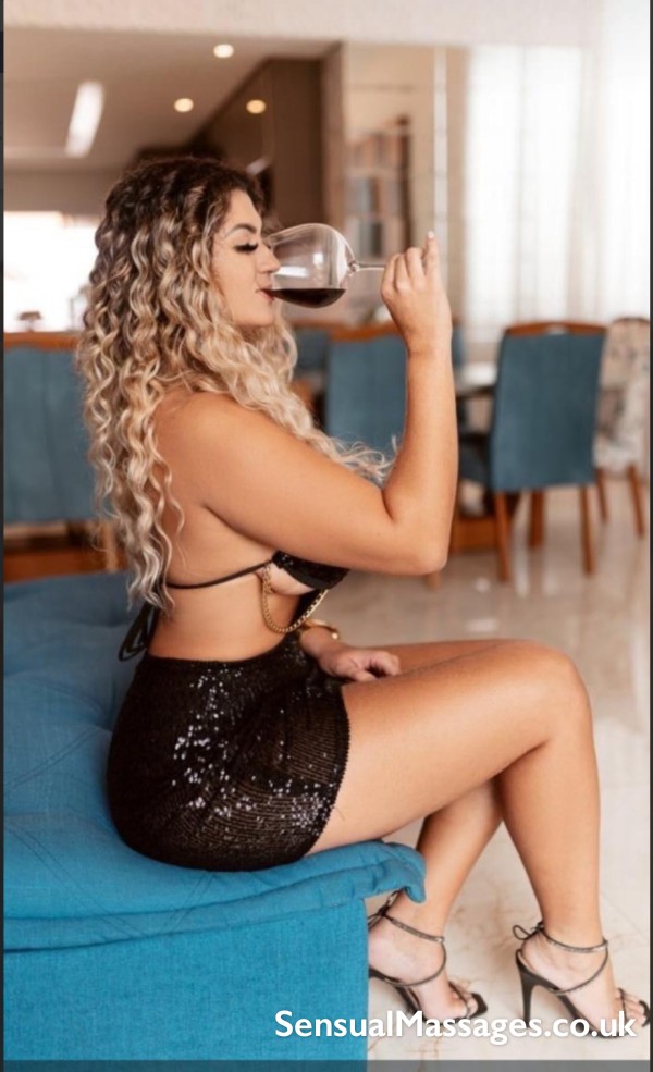 Naked And Sensual Massage By Yesika