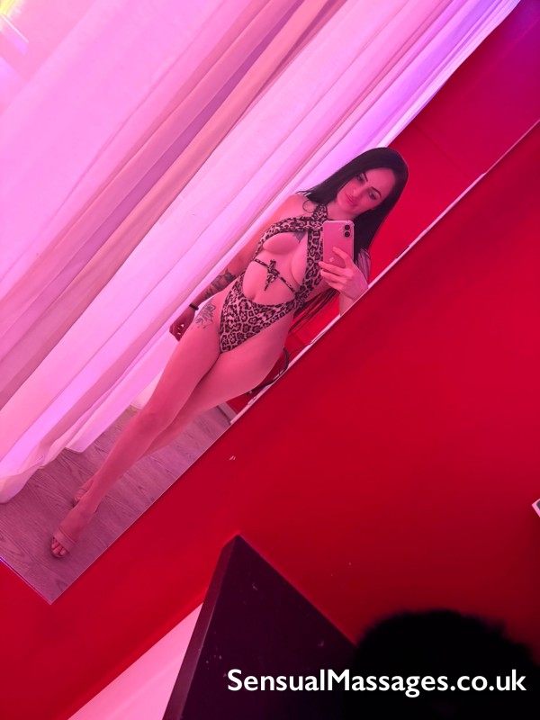 New Hot Brunette In London - Incall Erotic Massage Near Bayswater